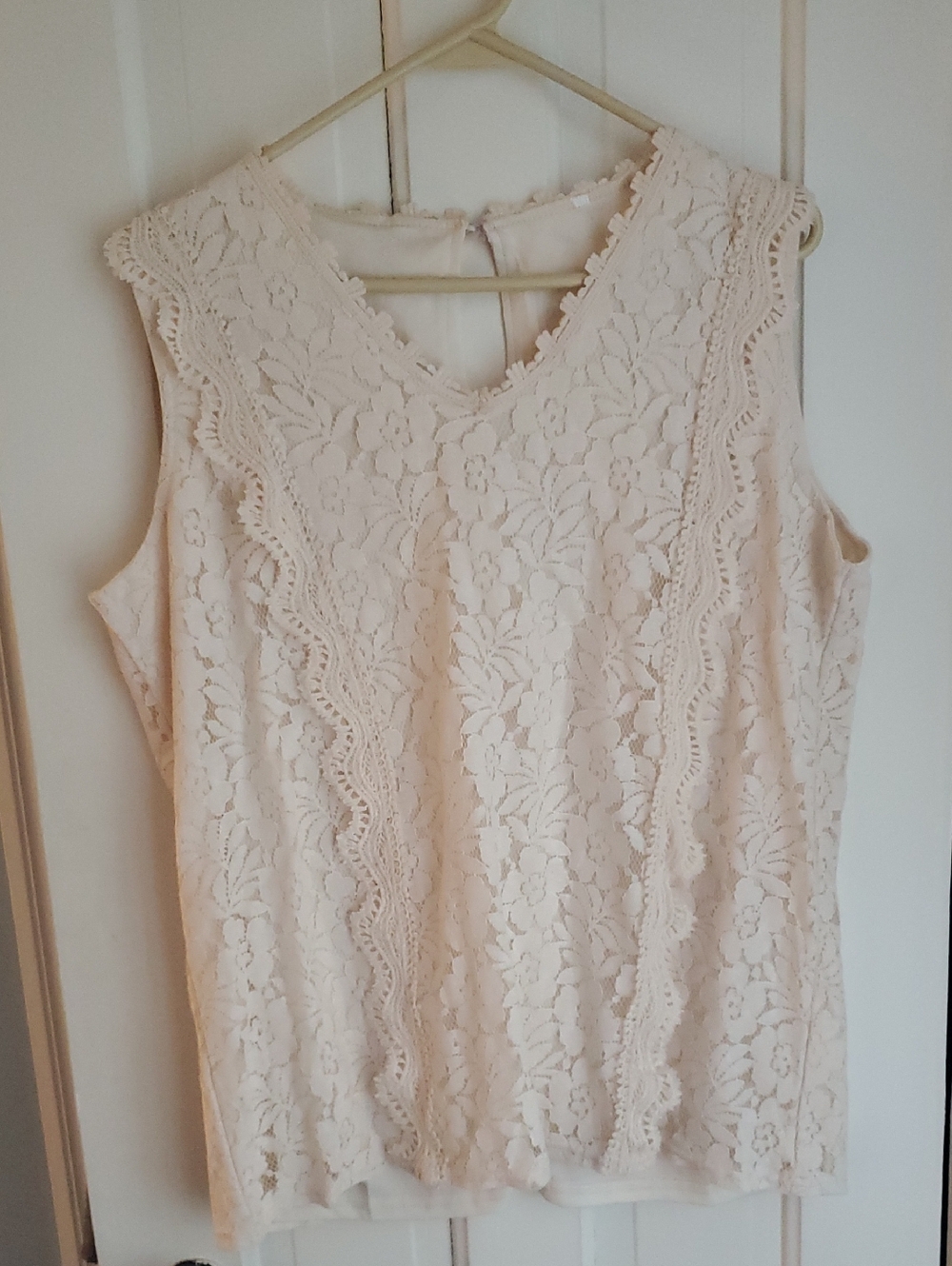 Lace V-Neck Sleeveless Top Cream- XL